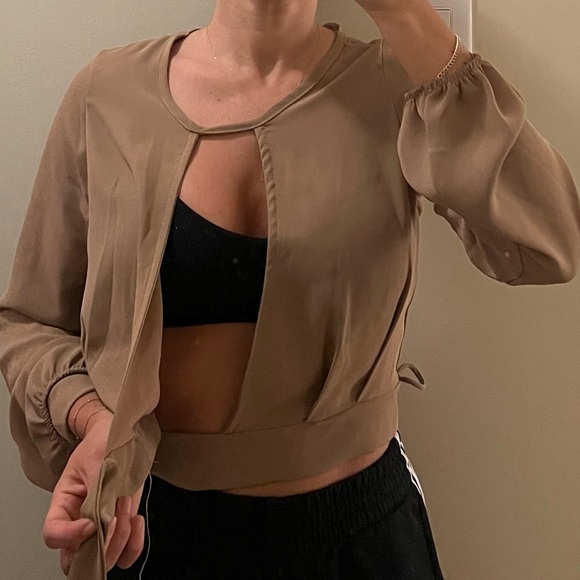 Beige blouse - Picture 2 of 2